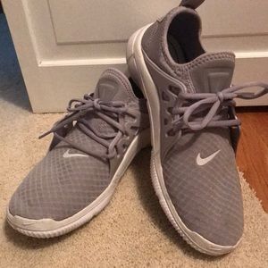 Men’s Nike Athletic Shoes US size 10 EUC